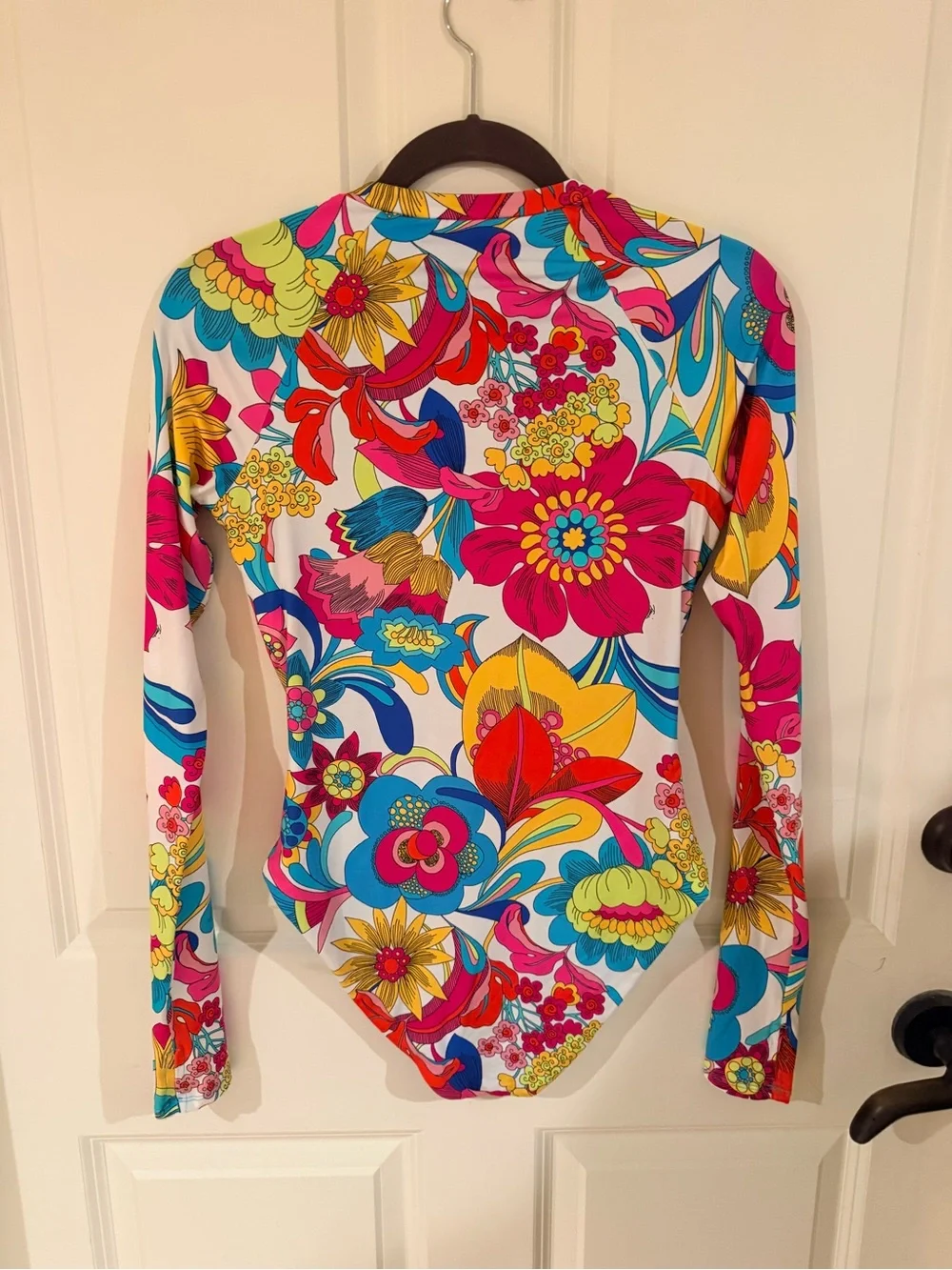 Trina Turk NEVERWORN Long-Sleeve medium Floral Zip Front Women’s Swimsuit - Picture 3 of 4